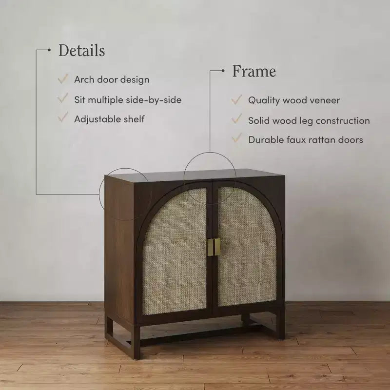 Meuble d'entrée marron foncé avec portes
