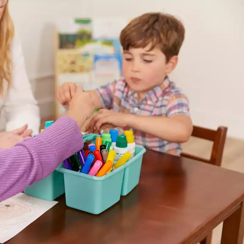 Table carrée en bois dur de 30 po x 30 po avec pieds de 22 po, Meubles pour enfants