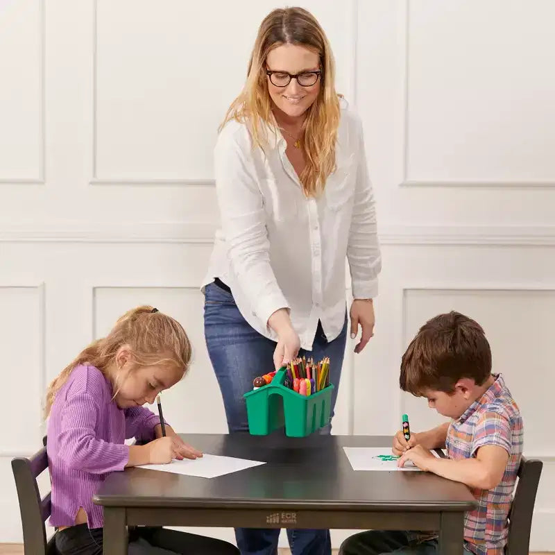 Table carrée en bois dur de 30 po x 30 po avec pieds de 22 po, Meubles pour enfants