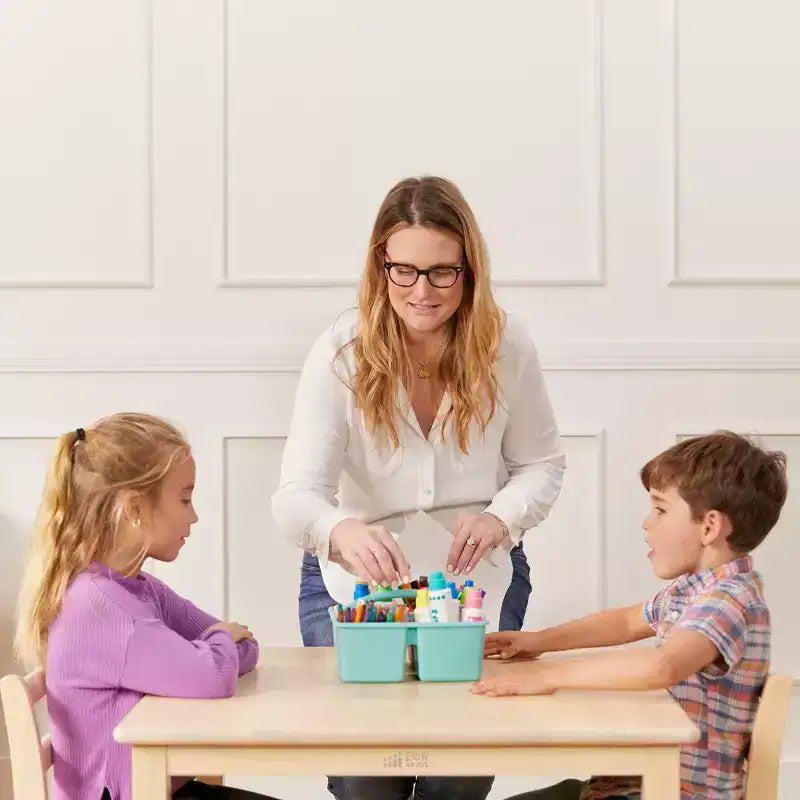 Table carrée en bois dur de 30 po x 30 po avec pieds de 22 po, Meubles pour enfants