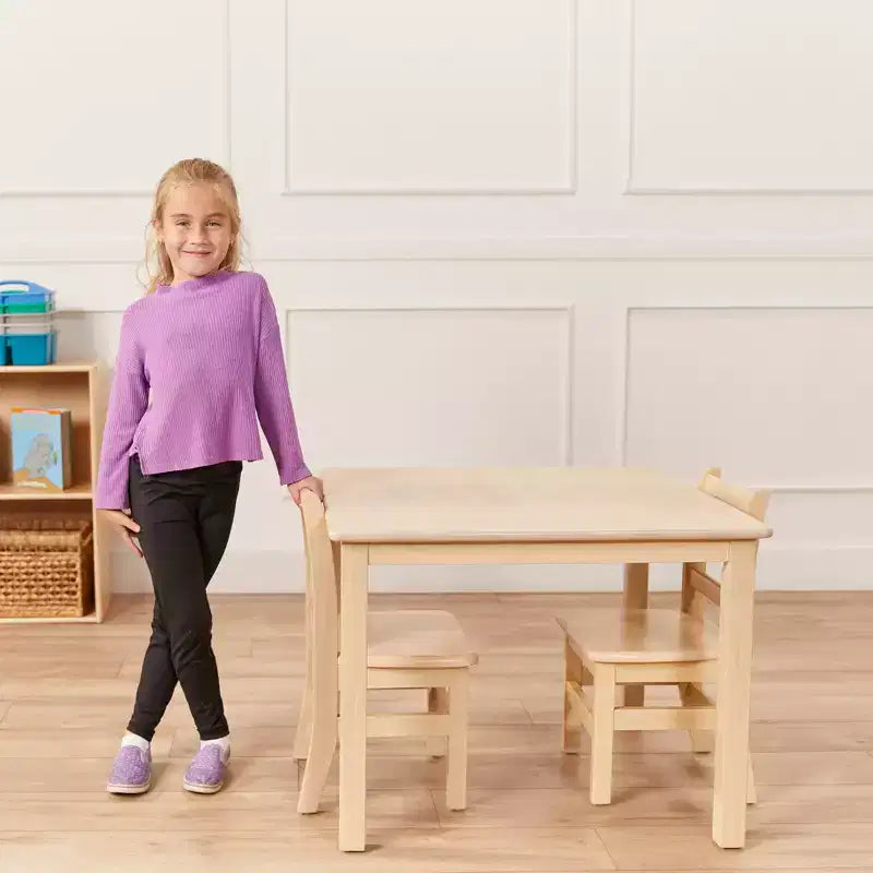 Table carrée en bois dur de 30 po x 30 po avec pieds de 22 po, Meubles pour enfants