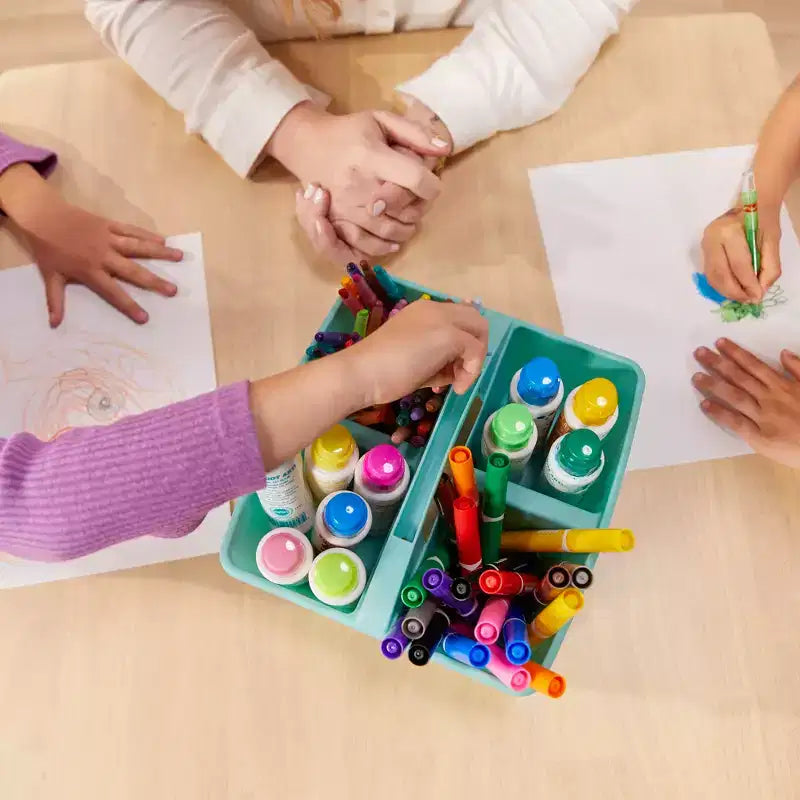 Table carrée en bois dur de 30 po x 30 po avec pieds de 22 po, Meubles pour enfants